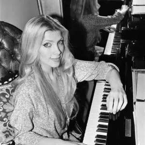 Lynsey de Paul pictured at her north London home. 16th January 1980