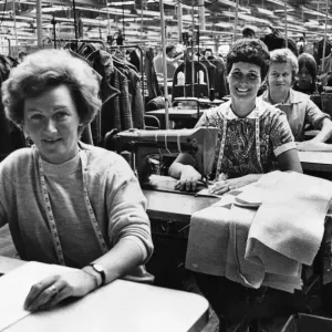 Machinist working mothers keep up production at the Steingberg Machinist working mothers keep up production at the Steingberg
