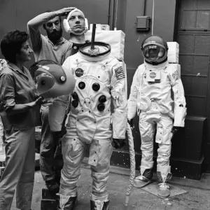 Die Mitarbeiter von Madame Tussauds legten die endgültigen Berührungen bei Wachsfiguren der Astronauten Neil an Die Mitarbeiter von Madame Tussauds legten die endgültigen Berührungen bei Wachsfiguren der Astronauten Neil an