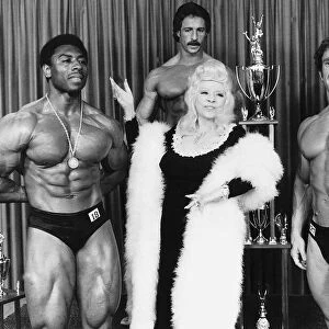 Mae West Actress a the Mr America Contest - August 1977 dbase msi