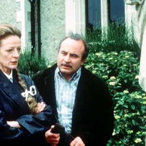 Maggie Smith actress with Bob Hoskins Dbase MSi Maggie Smith actress with Bob Hoskins Dbase MSi