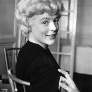 Maggie Smith, actrice anglaise, (née le 28 décembre 1934) photographiée en octobre 1958.