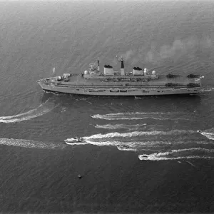 La fuerza de tareas de la Royal Navy que se dirige a las Islas Malvinas ha zarpado. La fuerza de tareas de la Royal Navy que se dirige a las Islas Malvinas ha zarpado.