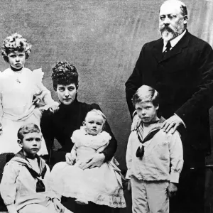 Print of King Edward VII with Queen Alexandra and their grandchildren