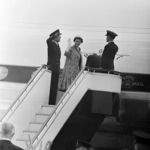 Her Majesty The Queen and The Duke of Edinburgh leave London Airport in a Comet IV for Her Majesty The Queen and The Duke of Edinburgh leave London Airport in a Comet IV for