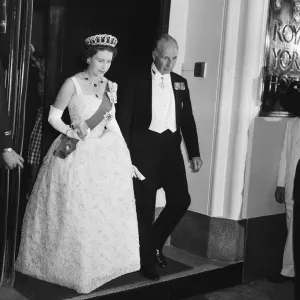 Her Majesty Queen Elizabeth II attends a banquet at the Royal York Hotel, Toronto