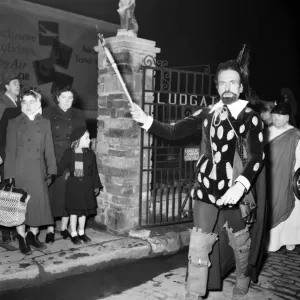 A man dressed in Shakespearean costume during a Pageant procession in Ludgate Hill