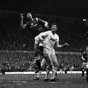 Manchester Utd contre Aston Villa. Mars 1985 MF Le score final était une victoire quatre buts à zéro pour.