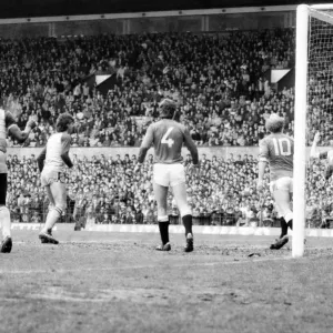 Man Utd v. Sunderland. April 1985 MF21-03-019 The final score was a two all draw Man Utd v. Sunderland. April 1985 MF21-03-019 The final score was a two all draw