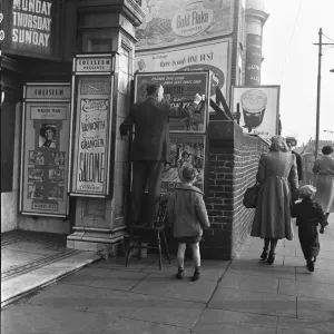 Il responsabile del cinema Coliseum situato sul lato nord-ovest di Harrow Road accanto.