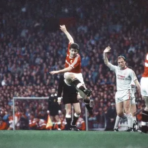 Manchester United 1-1 Liverpool, League match at Old Trafford, Sunday 15th November 1987 Manchester United 1-1 Liverpool, League match at Old Trafford, Sunday 15th November 1987