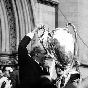 Manchester United Football Team return after winning the European Cup - Matt Busby holds
