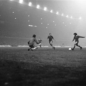Manchester United footballer George Best in action against Chelsea