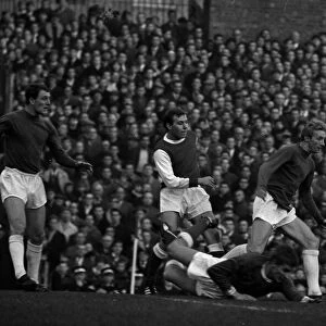 Manchester United v Arsenal 1964. 28th November 1964