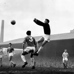 Manchester United versus Manchester City-Gregg clears from City