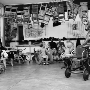 Margaret, de dos y medio años, comienza la escuela infantil. Ella es la única de 30 alumnos en Margaret, de dos y medio años, comienza la escuela infantil. Ella es la única de 30 alumnos en