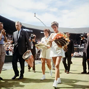 Margaret Smith was the defending champion, but lost in the semifinals to Billie Jean King