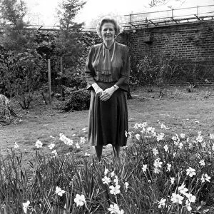 MARGARET THATCHER IN THE GARDEN OF 10 DOWNING STREET - 20TH MAY 1987