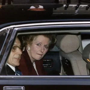 Margaret Thatcher saliendo de No. 10 Downing Street por última vez como Primera Ministra.