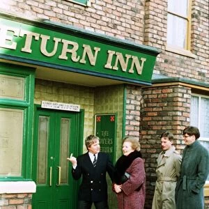 Margaret Thatcher outside the Rovers Return - Jan 1990 with members of the cast of