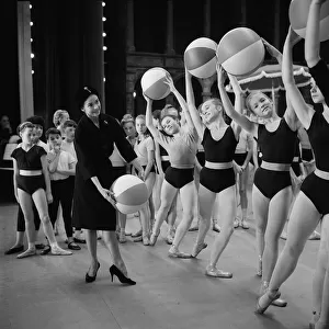 Margot Fonteyn 1960 Dame Margot Fonteyn (1919-91) British prima ballerina