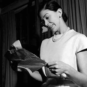 Margot Fonteyn reads the telegram with the news that her husband has been released