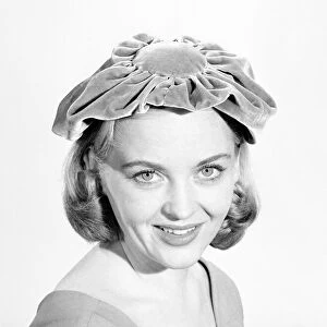 Maria Hansen model October 1956 Fashion Hats Hat Studio Pix