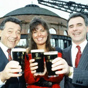 Marco Romano (links) mit Debbie Greenwood und Renato Paladini (rechts). Marco Romano (links) mit Debbie Greenwood und Renato Paladini (rechts).
