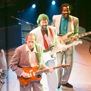Mark Knopfler, Eric Clapton und ein weiterer Künstler auf der Bühne am The Prince Mark Knopfler, Eric Clapton und ein weiterer Künstler auf der Bühne am The Prince