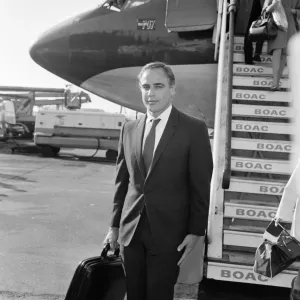 Marlon Brando arrives at Heathrow Airport in London, to take part in a television Marlon Brando arrives at Heathrow Airport in London, to take part in a television