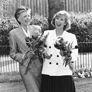 Marti Caine Singer Entertainer Comediene shares a joke with Actress Susan Hampshire at