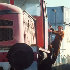 Martin Smith from Tanfield Railway Museum with the brightly coloured 0-6-0 industrial