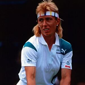 Martina Navratilova getting ready to serve July 1989