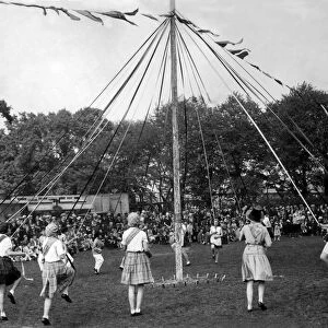 Maypole dancing May 1934 P012317