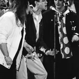 Meat Loaf, Ben Volpeliere-Pierrot et Boy George se produisent sur scène à l'événement 