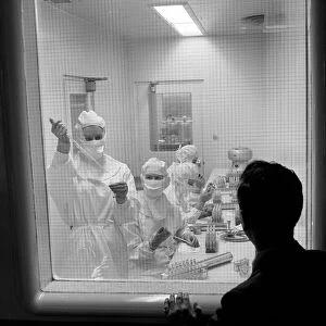 Medical: Polio vaccine laboratory. 1960 A834-002