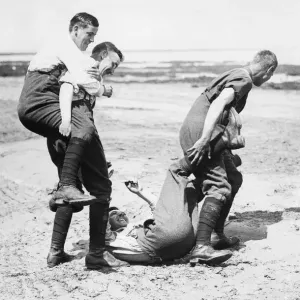 Members of the 2 / 6th (Rifle) Battalion, Kings Liverpool Regiment at Margate, Kent Members of the 2 / 6th (Rifle) Battalion, Kings Liverpool Regiment at Margate, Kent