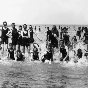 Members of the 2 / 6th (Rifle) Battalion, Kings Liverpool Regiment at Margate, Kent Members of the 2 / 6th (Rifle) Battalion, Kings Liverpool Regiment at Margate, Kent