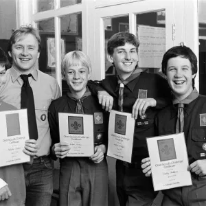 Cinco miembros del grupo de scouts de Thurstonland han sido presentados con certificados.