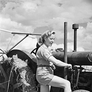 Members of the Women Land Army (WLA) at work on a farm in Hertfordshire