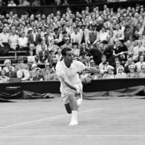 L'action en simple messieurs lors des Championnats de tennis sur gazon de Wimbledon. Juin 1953. L'action en simple messieurs lors des Championnats de tennis sur gazon de Wimbledon. Juin 1953.