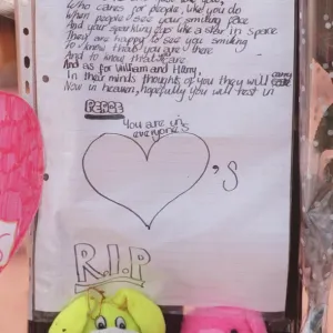 Messages of sympathy following the death of Princess Diana outside Buckingham Palace Messages of sympathy following the death of Princess Diana outside Buckingham Palace