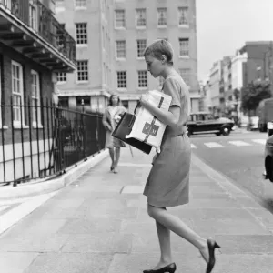 Mia Farrow seen here returning to her Grosvenor Square apartment after a shopping trip