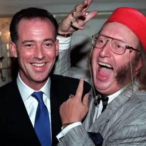 MICHAEL BARRYMORE & JOHN MCCRIRICK AT PERSONALITY OF THE YEAR LUNCH - 08 / 04 / 1992 MICHAEL BARRYMORE & JOHN MCCRIRICK AT PERSONALITY OF THE YEAR LUNCH - 08 / 04 / 1992