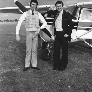 Michael Crawford en tant que Frank Spencer apprenant à voler dans Some Mothers Do Have Them.