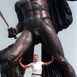 Mikael Flatley im Hyde Park Mai 1998 die Venus für seinen letzten Auftritt als Lord Mikael Flatley im Hyde Park Mai 1998 die Venus für seinen letzten Auftritt als Lord