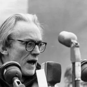 MICHAEL FOOT AT ANTI-NUCLEAR MEETING IN TRAFALGAR SQUARE, LONDON - MARCH 1964 MICHAEL FOOT AT ANTI-NUCLEAR MEETING IN TRAFALGAR SQUARE, LONDON - MARCH 1964