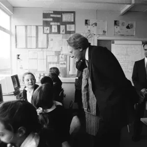 Michael Heseltine visits Chiltern Edge School, Sonning Common. 15th February 1991 Michael Heseltine visits Chiltern Edge School, Sonning Common. 15th February 1991