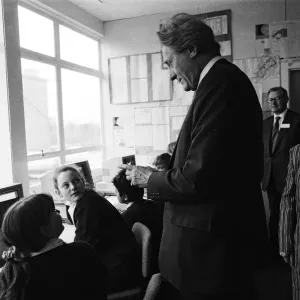 Michael Heseltine visits Chiltern Edge School, Sonning Common. 15th February 1991 Michael Heseltine visits Chiltern Edge School, Sonning Common. 15th February 1991