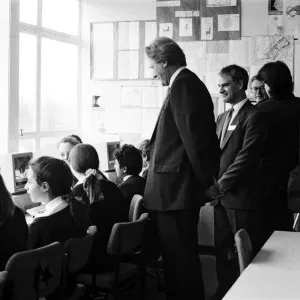 Michael Heseltine visits Chiltern Edge School, Sonning Common. 15th February 1991 Michael Heseltine visits Chiltern Edge School, Sonning Common. 15th February 1991